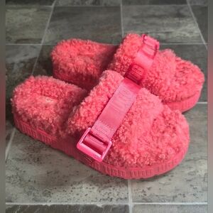 UGG FLUFFITA STRAWBERRY SORBET SLIDE SANDALS.